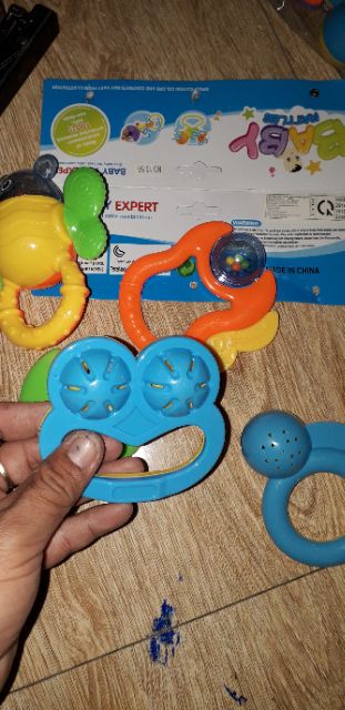 Sét 5 chiếc lục lạc cầm tay bằng nhựa rất đẹp ms10_5g