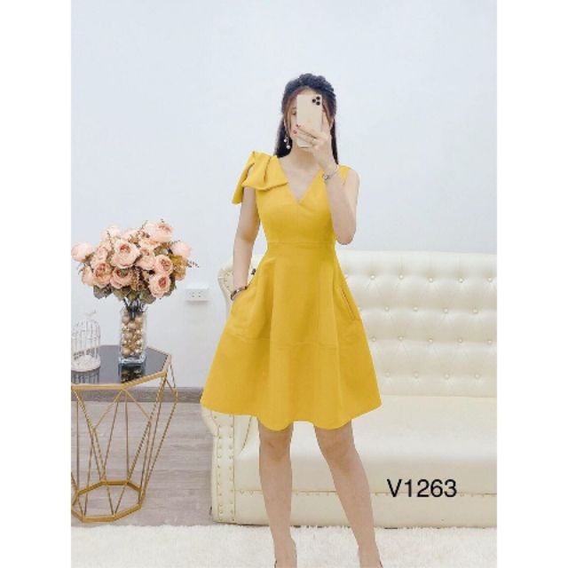 Combo 380k gồm 19c 20k cua chị thucvan xem livenha mọi người,combo đầm cua khách xem và đặt hàng trên live nhé mọi người