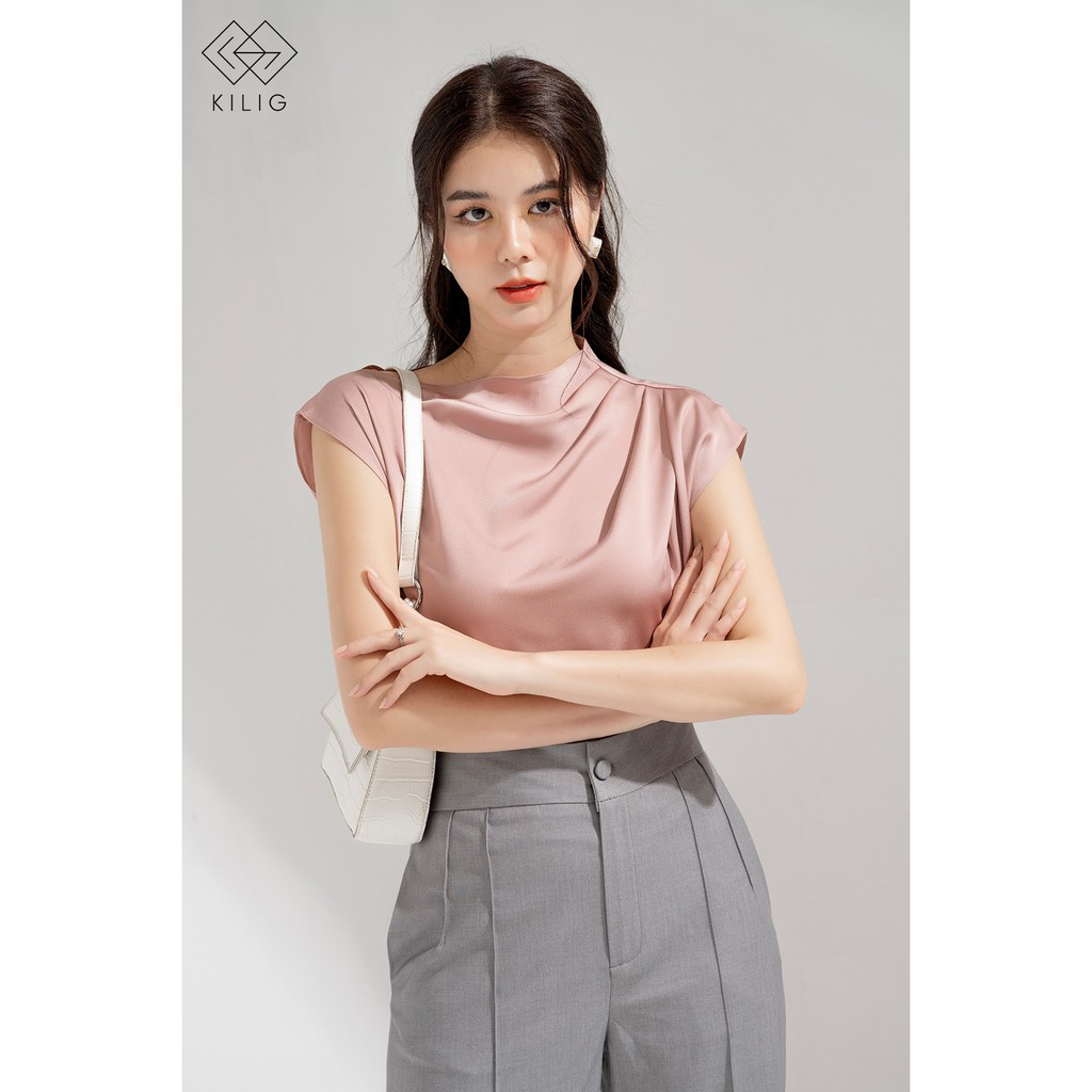Áo sơ mi lụa thiết kế lệch vai, mix & match với các kiểu dáng quần hay chân váy đều phù hợp