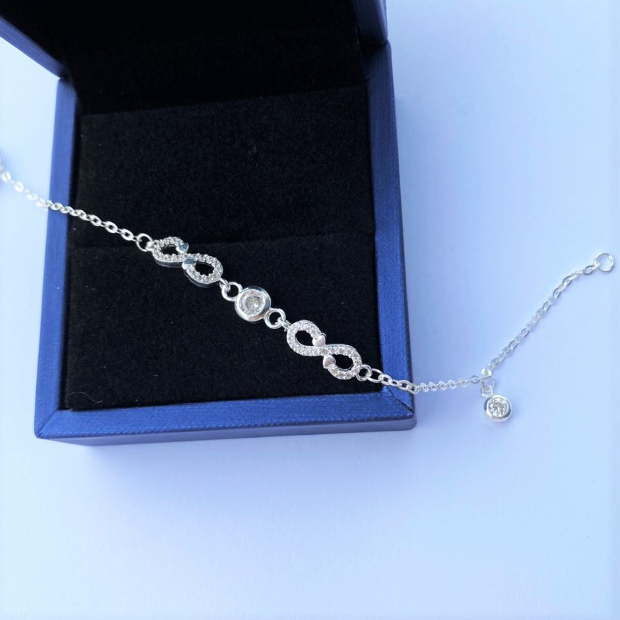 Lắc tay nữ bạc ta mặt vô cực gắn đá - Trang sức bạc Evasilver