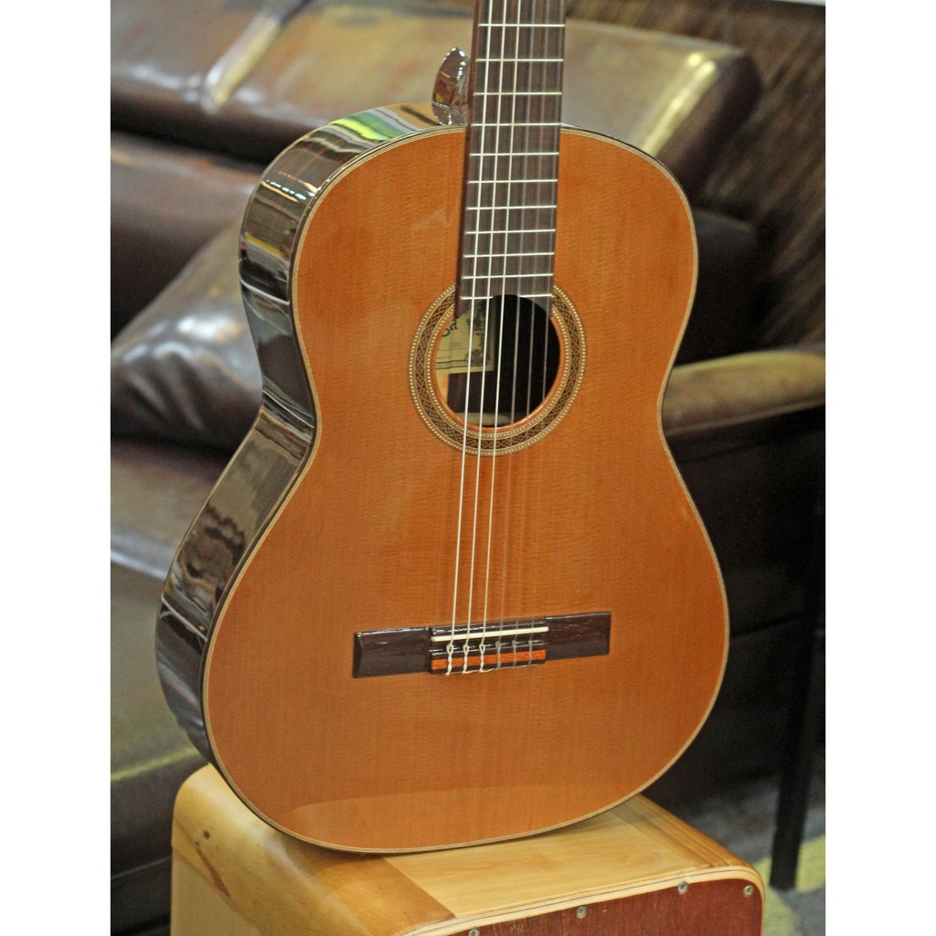 Đàn Guitar Classic Saga C580