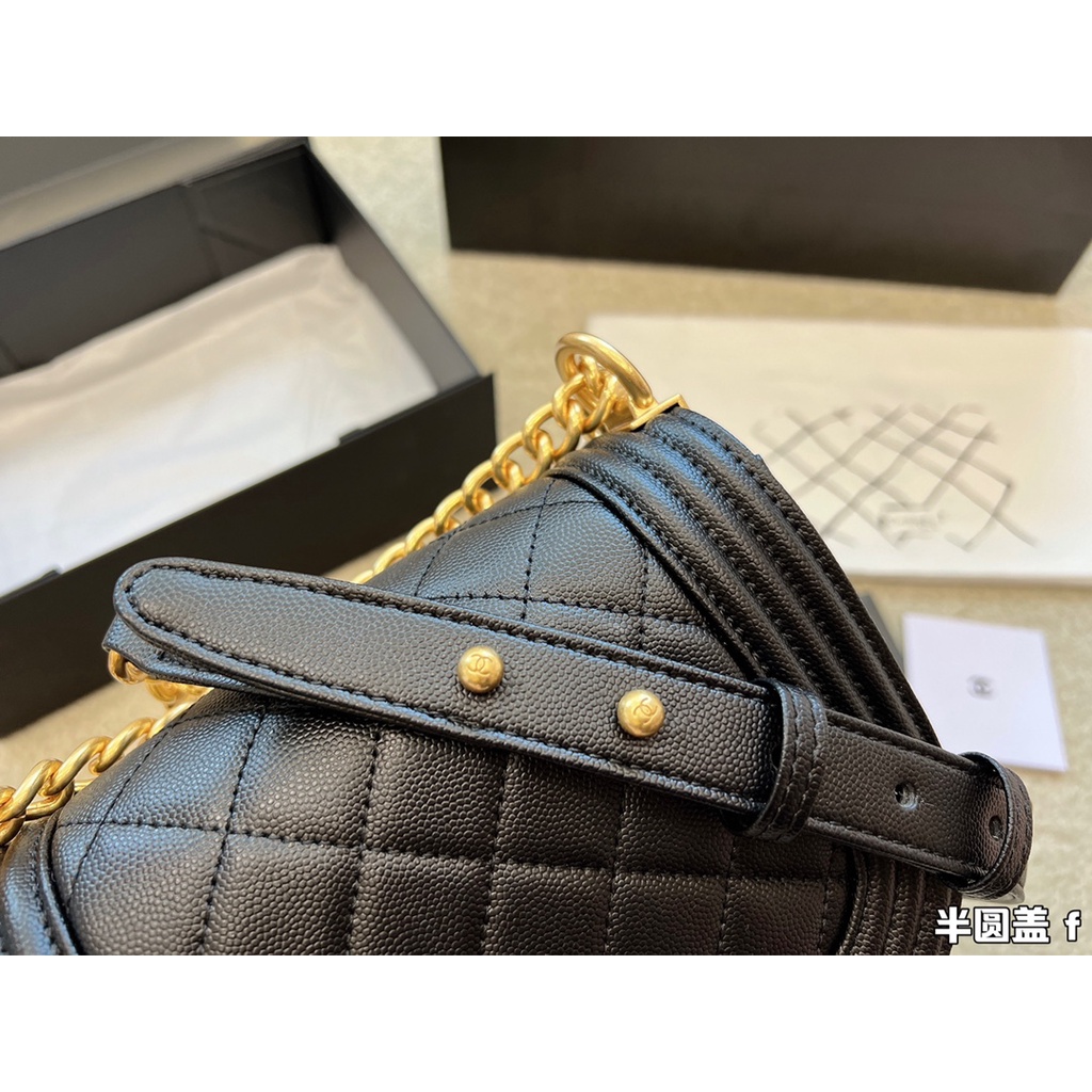 Túi Đeo Chéo Da Cừu Phối Kim Loại Màu Đen Vàng Sang Trọng