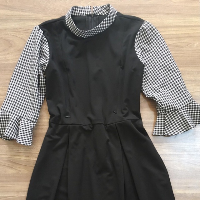 Váy Cho Con Ti Xoè Đen Phối Tay Cổ Caro