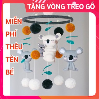 [MIỄN PHÍ THÊU TÊN BÉ] Đồ chơi treo nôi cũi cho bé kích thích thị giác Coco Kids, tự xoay và phát nhạc mẫu GẤU KOA LA