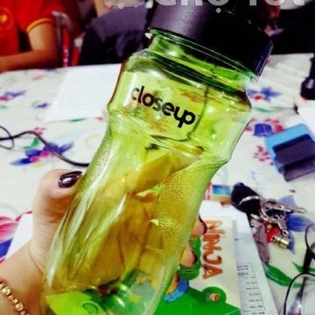 Bình nước quà tặng từ Closeup nhựa Duy Tân