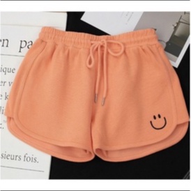 Quần short nữ cạp chun thêu hình mặt cười