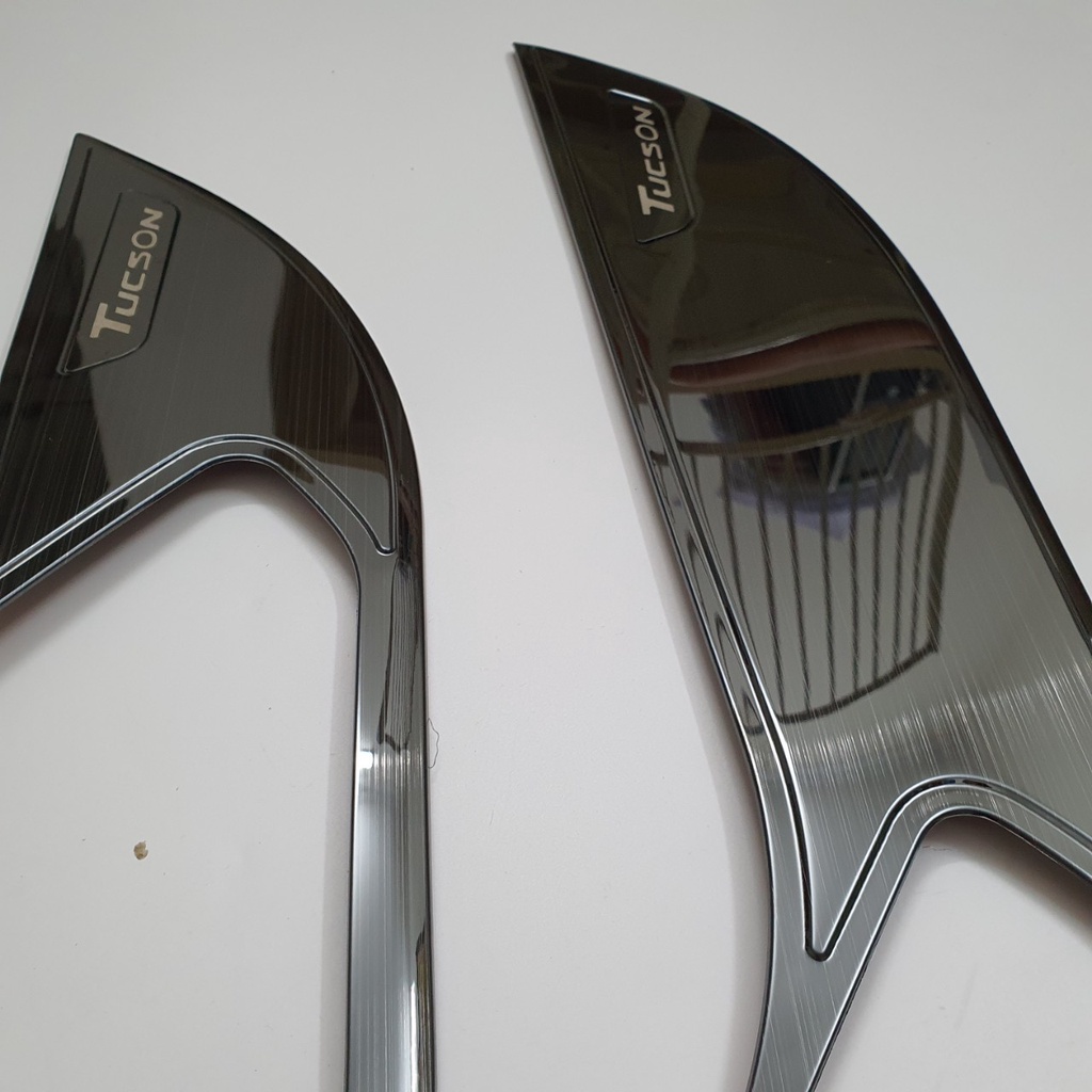 Ốp Tapli cánh cửa  Hyundai Tucson 2022 Titan Cao Cấp,