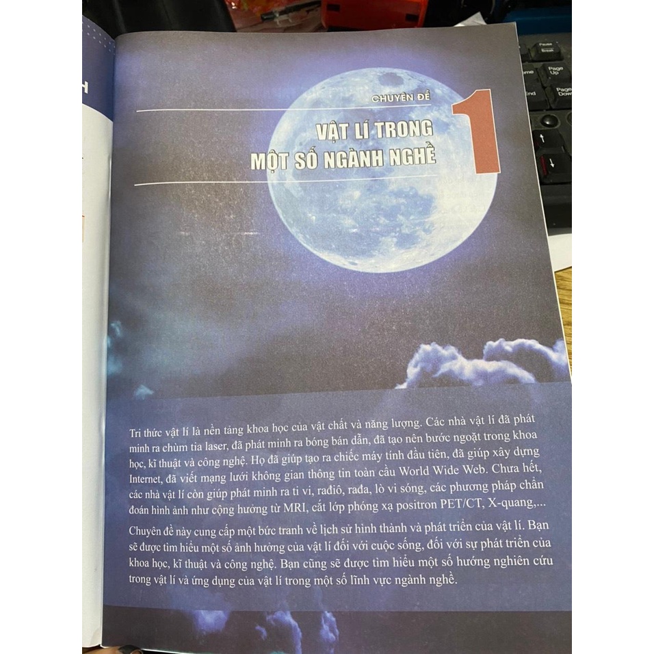 Sách - Chuyên đề học tập Vật lí 10 ( cánh diều ) + Bán kèm 1 quyển bé tập tô màu tô màu
