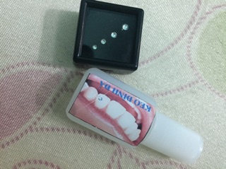 Combo 50 đá đính răng tặng 1 keo