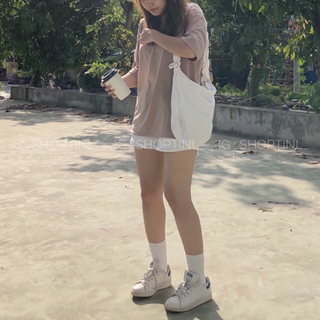 Áo phông xẻ vạt