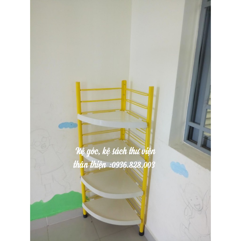 Kệ Góc Dùng Để trang trí trong góc lớp,góc thư viện.Kệ được làm bằng thép,sơn tĩnh điện có độ bền rất cao.