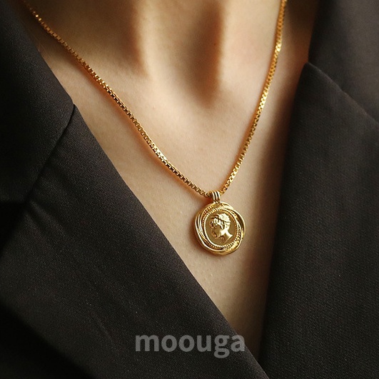 Dây Chuyền Mặt Tròn Khắc Hình Chân Dung Moouga / unisex