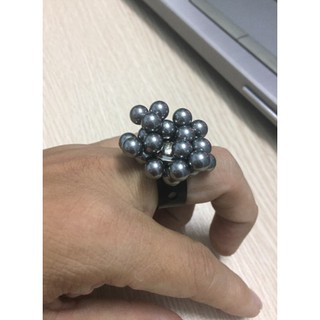 Nhẫn Hít Bi điều chỉnh được kích để vừa ngón tay từng người.