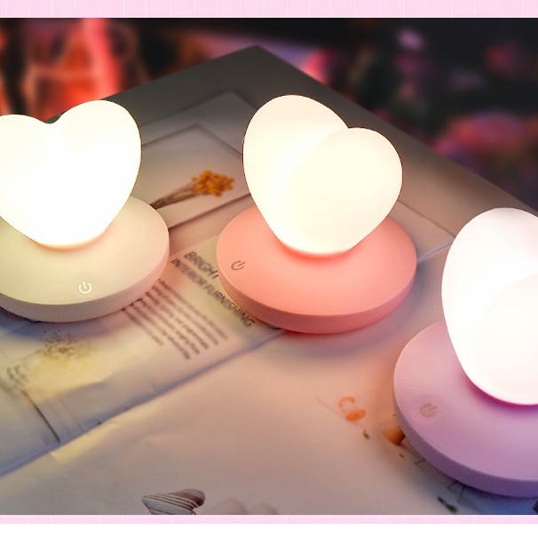 Đèn ngủ trái tim đế màu hồng ánh sáng vàng ấm - Decor phòng ngủ - Quà tặng dễ thương