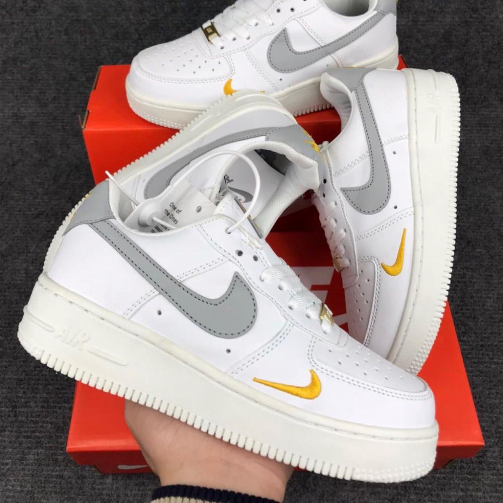 Giày thể thao air force 1 vệt xám logo vàng , Giày AF1 trắng vệt xám nam nữ bản đẹp 2022 full box bill