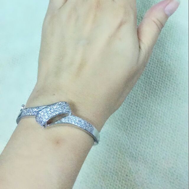 VÒNG TAY BẠC Ý ĐÍNH ĐÁ ĐẸP MÊ LY.