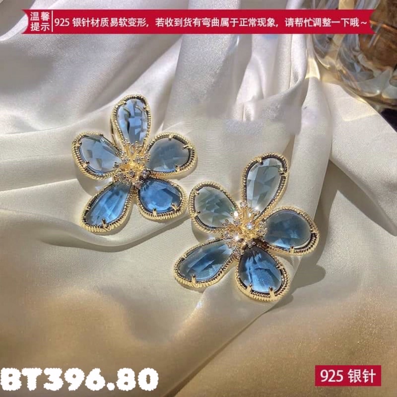 Bông tai hoa phong cách sang trọng