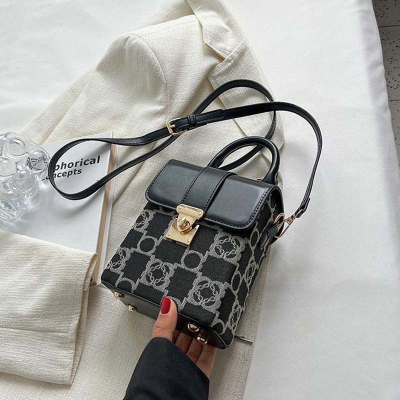 Túi Đeo Chéo Hình Vuông Nhỏ Độc Đáo Dễ Phối Đồ Thời Trang Cho Nữ