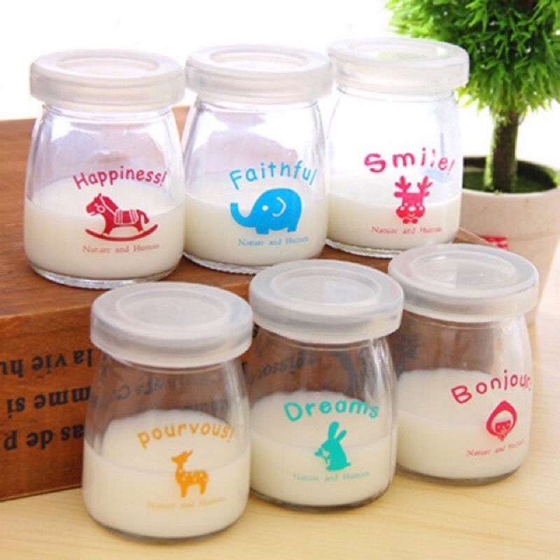 Hũ thuỷ tinh in hình làm pudding ,sữa chua,làm bánh flan cho bé 100ml ( ngẫu nhiên )