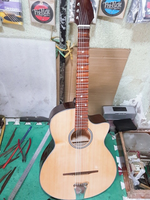 Đàn guitar vọng cổ thùng phím lõm
