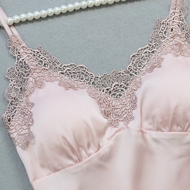 Váy ngủ lụa đẹp AMUSE V09🔥SIÊU SALE🔥đồ ngủ hai dây sexy cổ V cao cấp big size MLXL 65KG giá rẻ | BigBuy360 - bigbuy360.vn