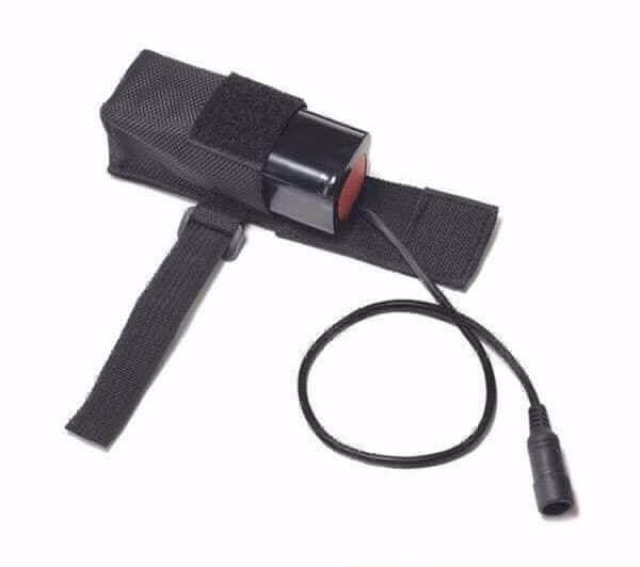 Cục pin và dây sạc đèn siêu sáng