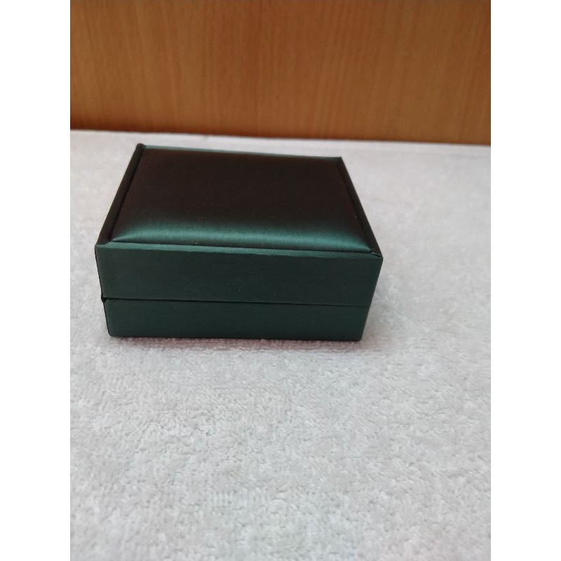 Hộp để dây chuyền bằng da cao cấp | BigBuy360 - bigbuy360.vn