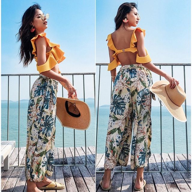 Set đồ bơi vàng cổ V (kèm clip + ảnh khách)