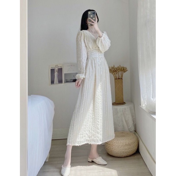 Đầm ren cổ V dịu dàng nữ tính Shin Dress