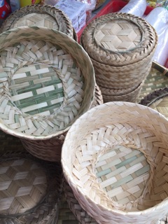 CÓNG BẰNG TRE ĐỂ ĐỰNG XÔI
