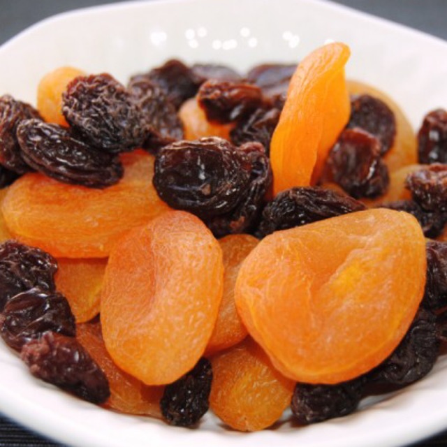 MIX HOA QUẢ SẤY nhập khẩu (500g) (Mơ sấy, Nho Chile, Nam việt quất) | BigBuy360 - bigbuy360.vn