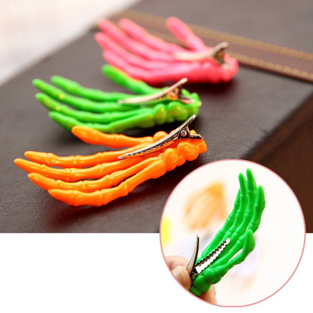 Set 2 kẹp tóc hình bàn tay xương người phong cách Halloween
