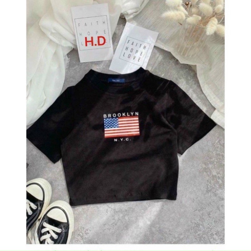 Áo croptop in hình lá cờ | BigBuy360 - bigbuy360.vn