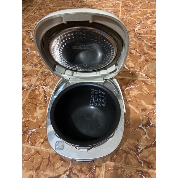 Nồi cơm điện cao tần IH TOSHIBA RC-10FD 1 lít