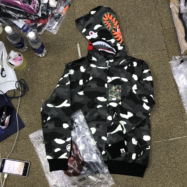 Áo khoác jacket Bape phát sáng đen trắng | BigBuy360 - bigbuy360.vn