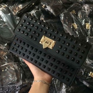 Ví cầm tay đinh tán