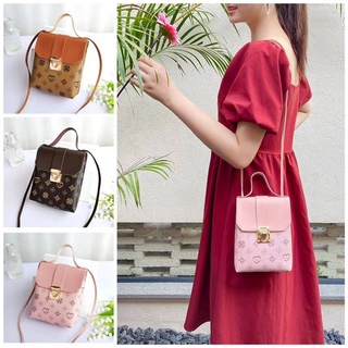 Túi đeo chéo nữ dáng vuông