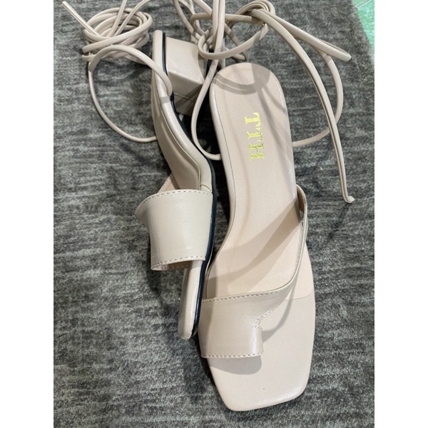 gót sỏ ngón dây quấn chân biqsize từ 35-45 ( ảnh thật phía sau )