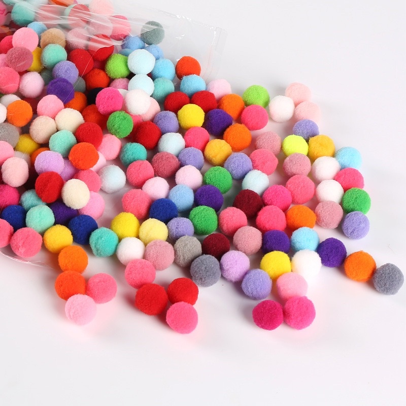 Pom pom trang trí