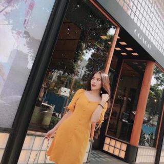 Đầm nút bọc tay nơ