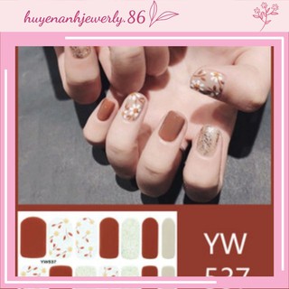 Miếng dán móng tay phong cách Hàn Quốc