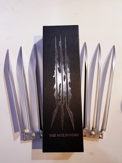 Vuốt đồ chơi wolverine