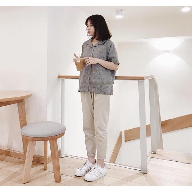 Quần kaki màu ghi sữa. Size M