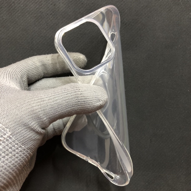 Ốp Lưng iPhone 13 Pro Dẻo Siêu Trong Suốt Mỏng Chống Trơn Trượt Chính Hãng VUCASE Cao Cấp