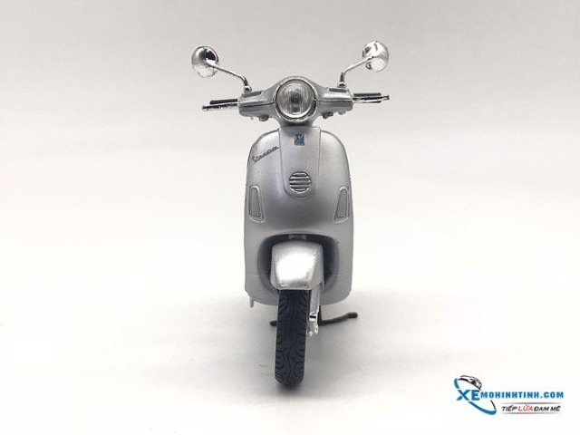 Xe Mô Hình Vespa LX125 2005 Maisto 1:18 (Xám)