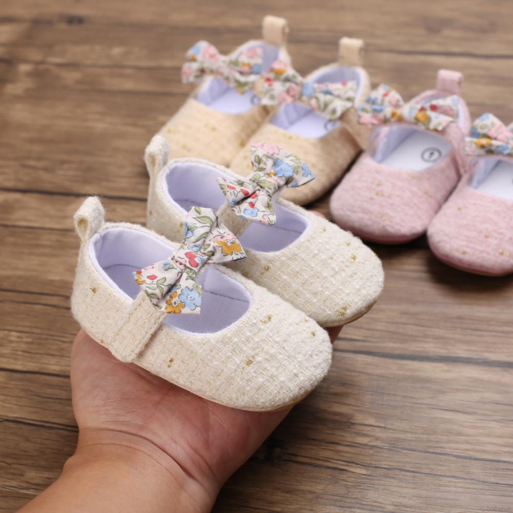 Giày Tập Đi Đế Mềm Chống Trượt Hoạ Tiết Hoa Cho Bé