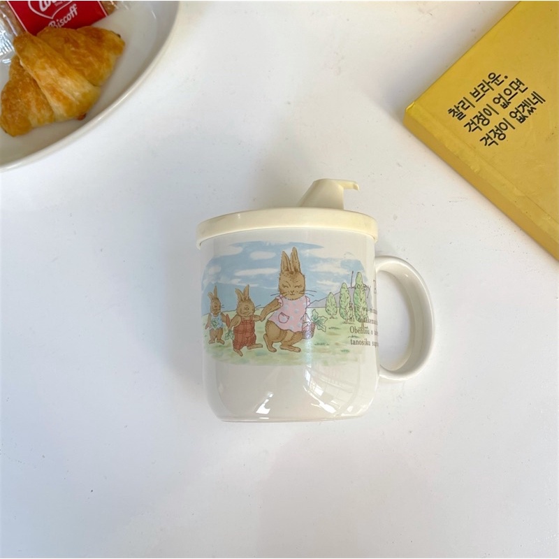 Ly có nắp dành cho bé