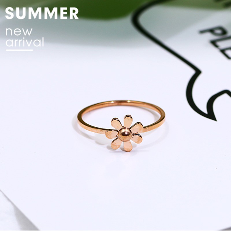 Nhẫn titan trang trí hoa cúc xinh xắn dành cho nam và nữ