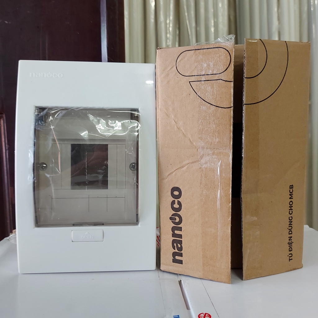 Tủ điện Mặt nhựa, đế kim loại 2-4 đường Nanoco  NDP104