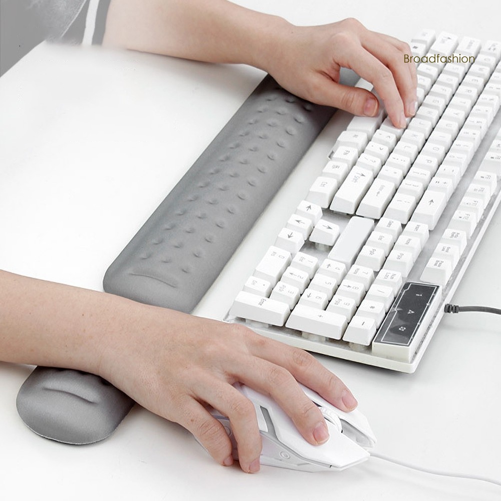 Miếng xốp cao su non lót cổ tay thoải mái khi sử dụng chuột và bàn phím máy tính